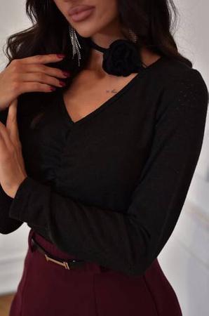 Czarna  dopasowana   bluzka damska z ozdobna różą ROSESS   