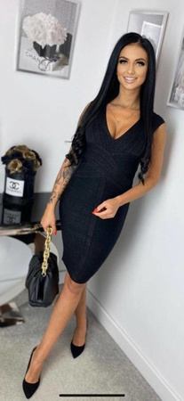 Czarna bandażowa dopasowana sukienka damska z błyszczącego materiału PERUGGIA