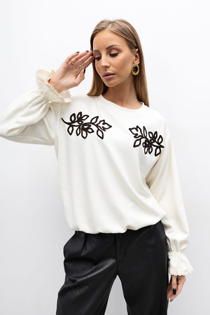 Ecru sweter damski z ozdobnym wzorem  PAOLA   