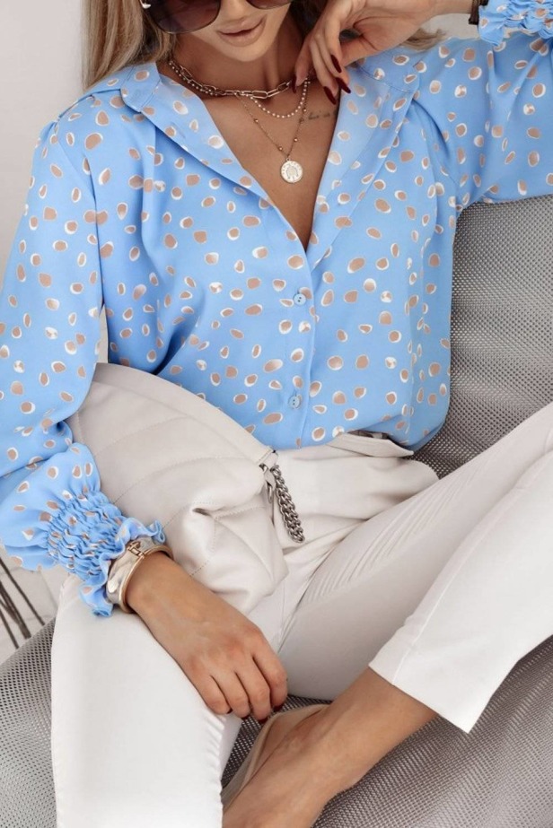 Błękitna koszula damska w grochy ze ściągaczami przy rękawach EGG FIESTA